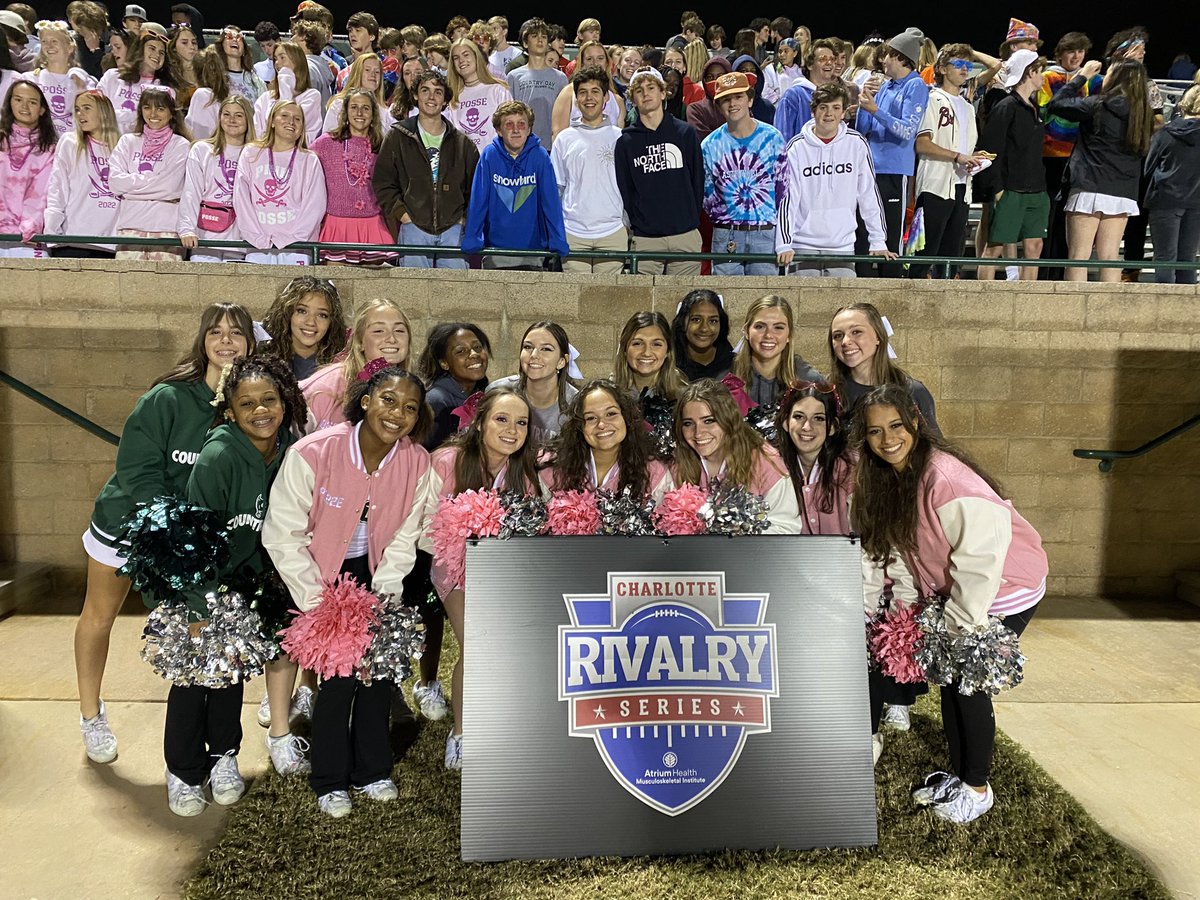 CLTRivalSeries's tweet photo. One quarter to play at the @AtriumHealth Rivalry Series https://t.co/HYW81vGQFD