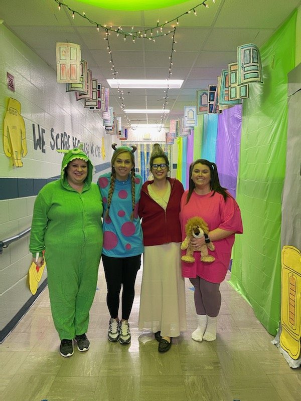 Warren_Elem's tweet photo. What a fun day at Warren El today!!! Costumes, Parades, Trick-or-treating and Parties, oh my!!! #LeadTheWay https://t.co/OTBKDTQoh8
