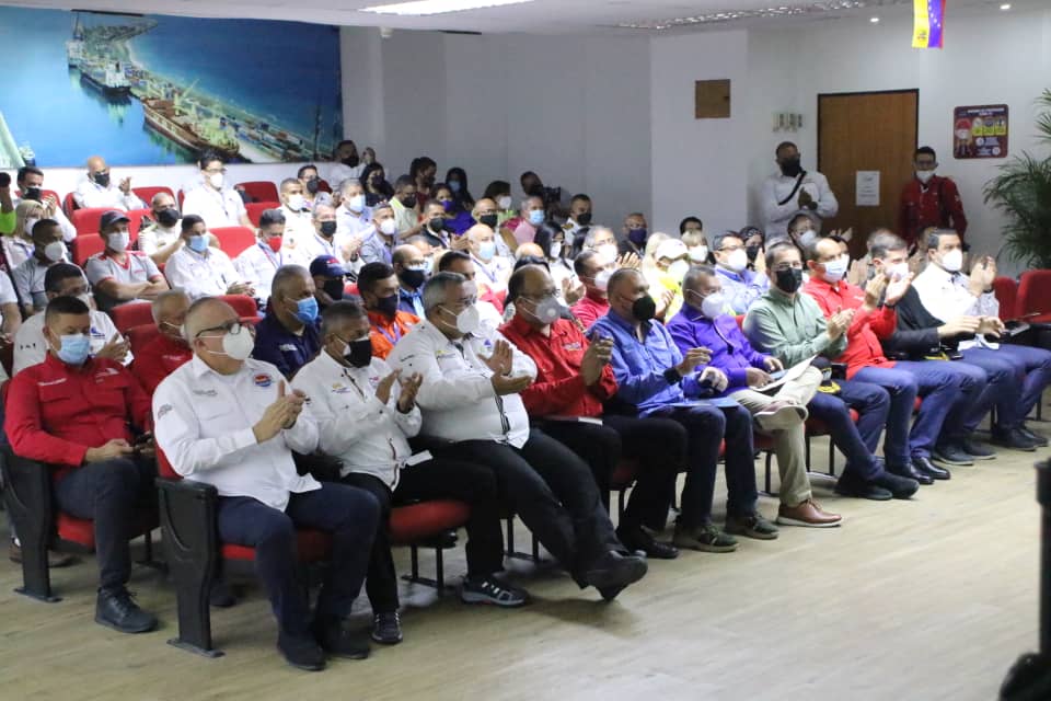 ExpoAcuatica's tweet photo. #Hoy 📢 Se desarrolló Plenaria en el marco del II Encuentro del Sector Acuático mostrando las conclusiones y aportes de las 14 mesas de trabajo con la participación de los Ministros @NestorLReverol, @HAbreuMRT, @jaarreaza y demás autoridades 🌊 #29Octubre @NicolasMaduro https://t.co/52m07vzY4l