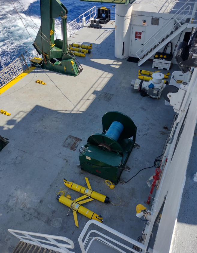USFleetForces's tweet photo. R/V Kilo Moana recovers U.S. Navy Oceanography gliders in the Pacific. Naval Oceanography operates unmanned gliders around the world to survey the ocean environment. UNOLS has a fleet of Navy vessels that conduct research and oceanic surveys. #USNavy #NavyPartnerships #UNOLS https://t.co/oaI2GXwU7m