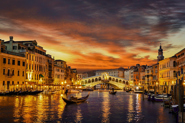 ScribblesSmiles's tweet photo. Venice, Italy | Floating in her Beautiful Shabbiness: Venice, Italy, the Queen of the Adriatic; notably the most… https://t.co/OSsVDlg8WL https://t.co/dEFXjgZrQZ