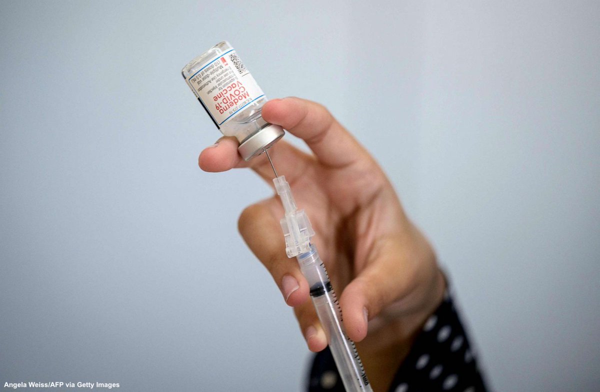 ABC's tweet photo. NEW: Being vaccinated offers better protection than being infected, new CDC study says. https://t.co/Cc2CZ0fe3g https://t.co/srDU37OQJG