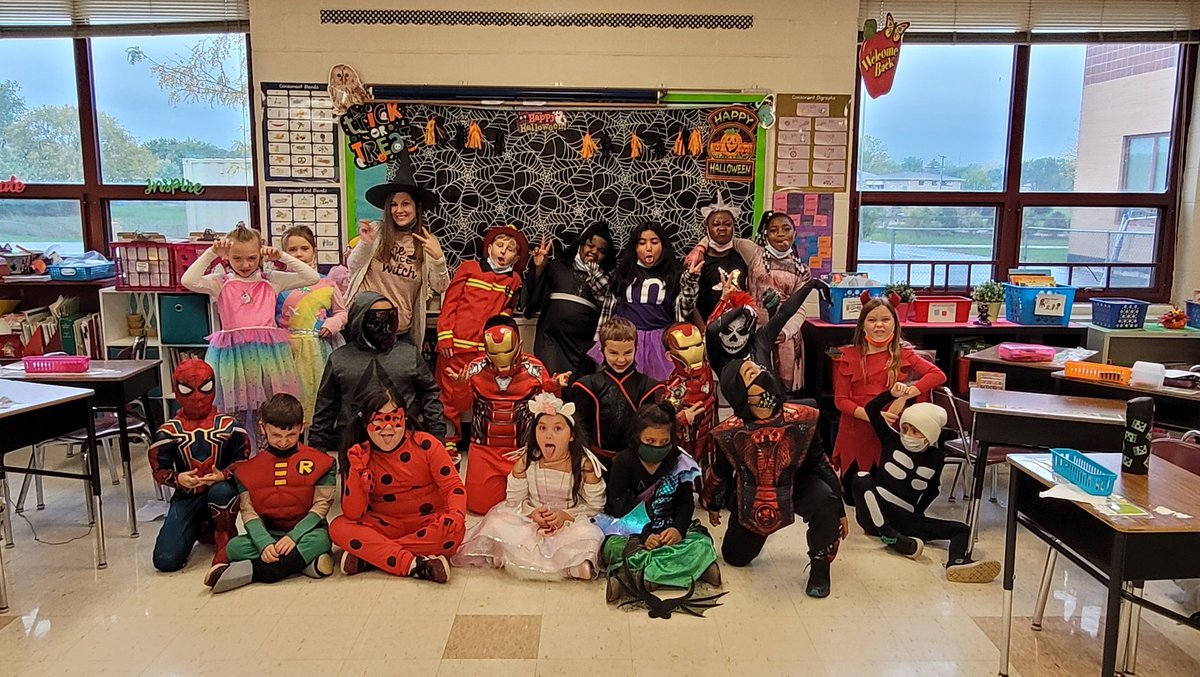 Kasper_309's tweet photo. 🧡🖤Halloween Party 2021 🧡🖤@BrodnickiSchool #d109pride #2ndgrade #adventuresofabulldog https://t.co/PTXtI24HWO