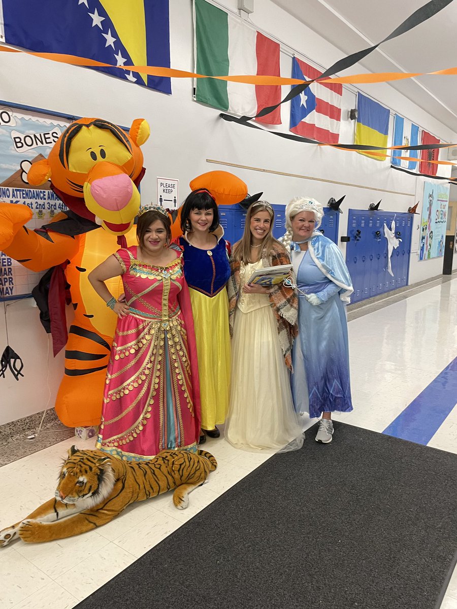 bobbyguercio's tweet photo. @BridgeSchool2 teachers showed up ready for #Halloween today.  @Network1CPS @CPSN1Chief @ChiPubSchools https://t.co/XE57BHEqXT