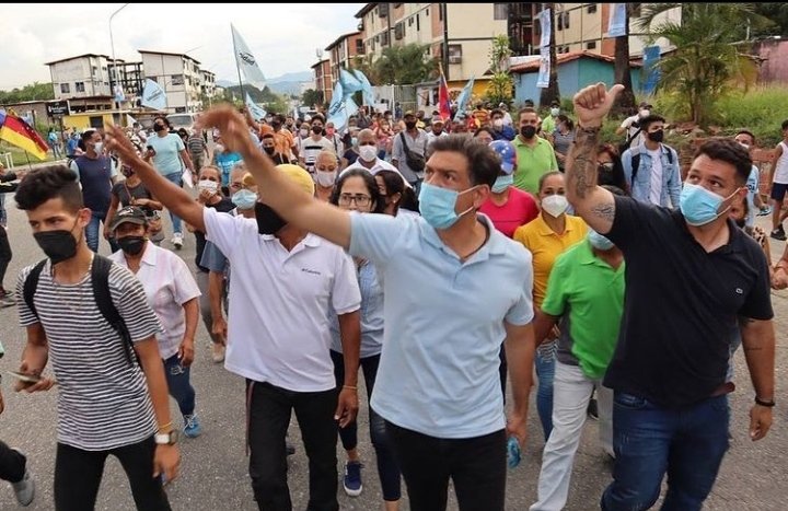 JperezVenezuela's tweet photo. Hoy #29Oct en #Charallave los vecinos respondieron al llamado en respaldo al próximo gobernador de Miranda @CarlosOcariz por qué Miranda Merece Más!!! 
@mudcharallave1 https://t.co/D20WQX7XSQ