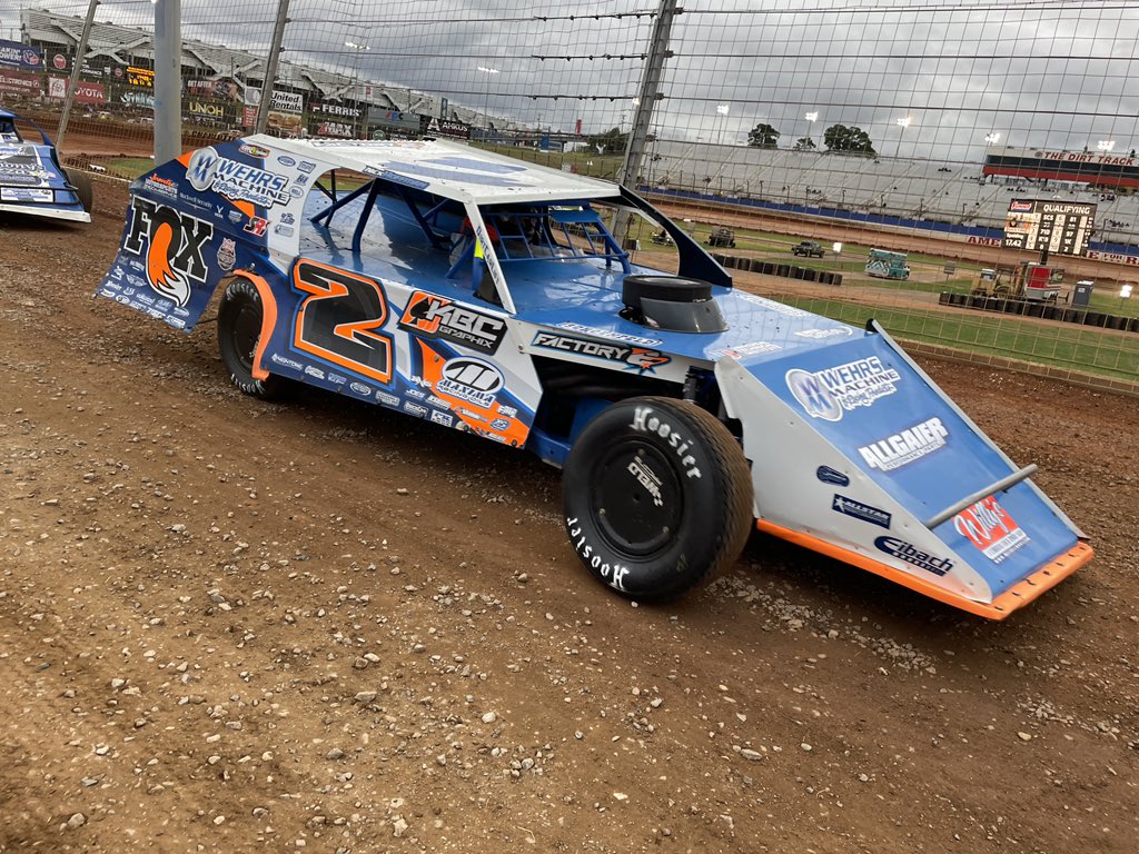 DIRTcarRacing's tweet photo. Checkered: @Nick_Hoffman2 gets the win.

Other transfers:
2. @TaylorCook_21 
3. @FlyinRyanAyers6 https://t.co/9H2wWZBiYT