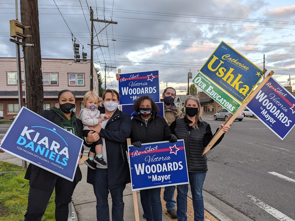 Woodards4Tacoma's tweet photo. We’re fired up! 🔥🔥

A huge thank you to @ElectKiara, @CatherineUshka and @252Liuna for coming out &amp; sign waving today! 🙌🏽

There will be more sign waving opportunities this coming Monday and Tuesday. 

Sign up to get involved here: https://t.co/6btgnLINmx

#GeneralElection2021 https://t.co/kjvEeYz5Ca