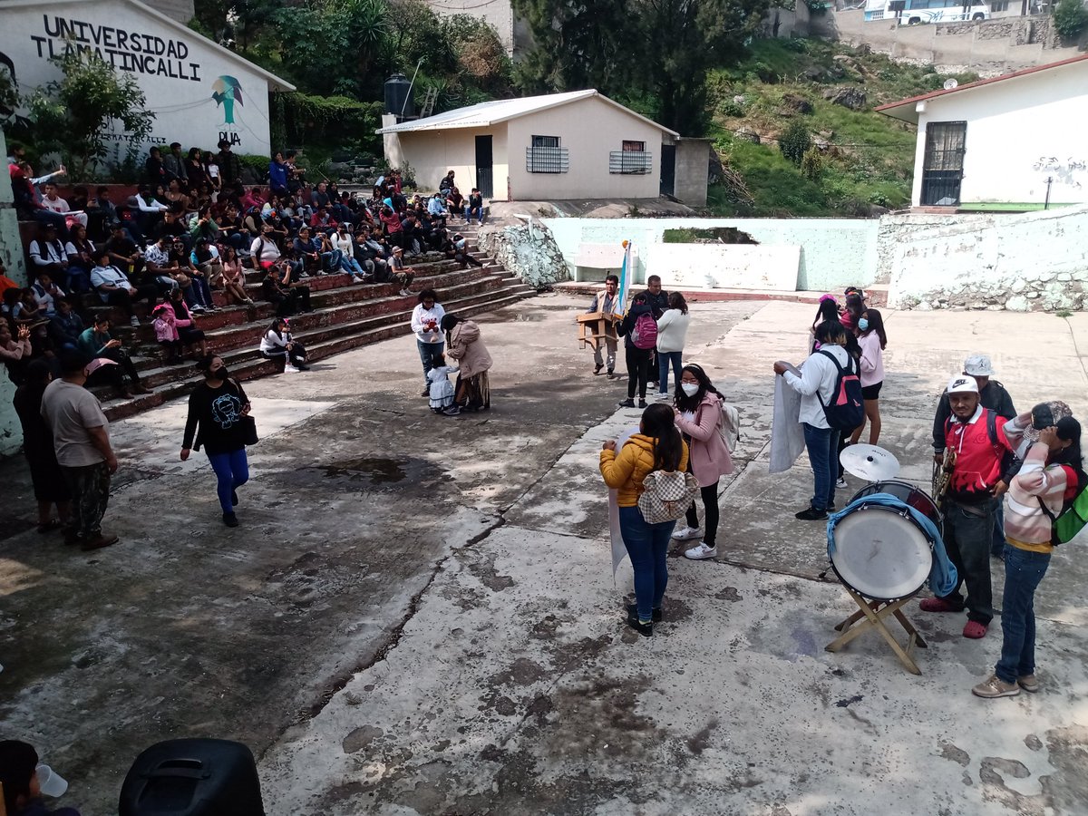MariselaPalac19's tweet photo. El día de hoy 29 de octubre se llevó un evento cultural de día de muertos, recordando a un gran líder y camarada Doc Carlos Luna en los diferentes proyectos educativos 
¡HASTA LA VICTORIA SIEMPRE! 👊🏻
 #UniversudadTlamatincalli #Preparatoria277 #ComplejoEducativoRicardoFloresMagon https://t.co/xLKH4BD4lE