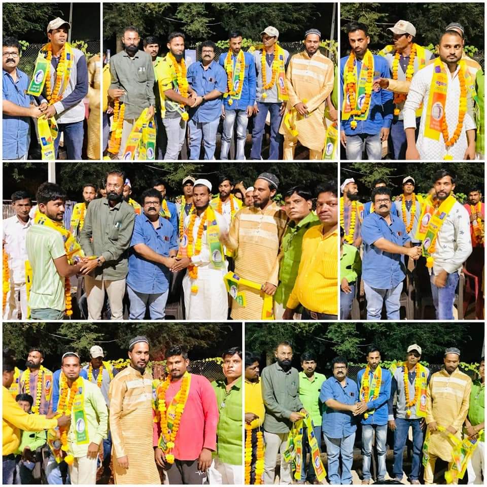 anilingle1988's tweet photo. काँग्रेस छोडकर वंचित बहुजन आघाडी  में शामील हुए बिलोली के दर्जनों नौजवान.!

वंचित बहुजन आघाडी के अधिकृत उमेदवार डॉ उत्तम इंगोले साहेब को जिताने के लिए करेंगे जद्योजहद.!!

इन्शाअल्लाह
गॅस सिलेंडर की जित पक्की....!!!
@Prksh_Ambedkar 
@imFarooqueAhmed @UttamIngole1 @VBAforIndia https://t.co/ZQxrAw821m