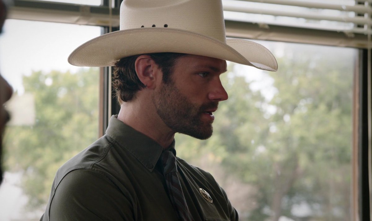jarpackles's tweet photo. i love it when the camera focuses on him when he's on his side wearing the hat https://t.co/IEZ0hiav8L