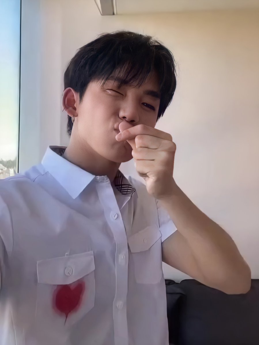 CHSLOOKS's tweet image. heart kisses from the one and only 😘♡

#CHOIHYUNSUK #트레저최현석 
#최현석 @treasuremembers