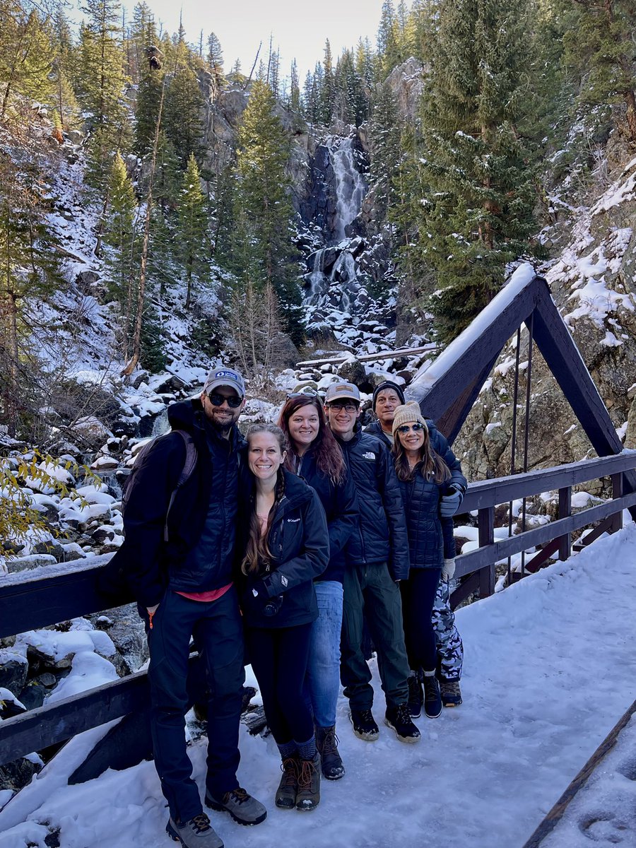 daniellelaw97's tweet photo. Oh I love being able to show this town to the people we love ♥️❄️ https://t.co/YQ9FEhzhpx