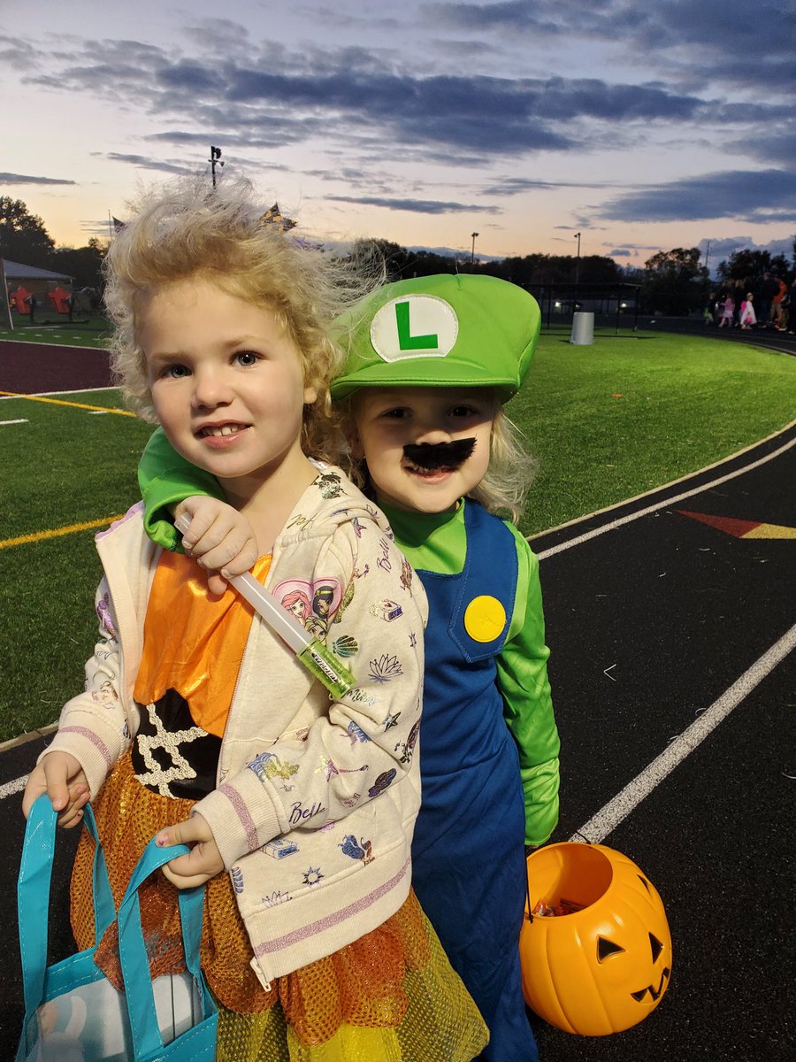 wcsCCTEks's tweet photo. @wcsFHSsp The little Shipmates had an awesome day!!! Spent last night at the @wcsFHS band trunk or treat and it was amazing! Well done, FHS https://t.co/G6RyvxFC4v