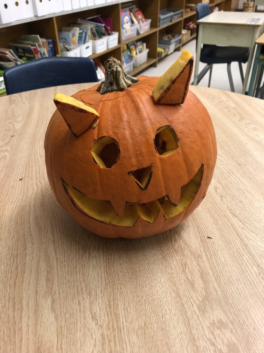 mswatkinss's tweet photo. Having everyone back in the classroom together means super fun opportunities for us to connect with each other and try new things. Not pictured…all of the roasted pumpkin seeds in our belly 🤤 @ansonparkps @LC3_TDSB https://t.co/tLA82Mo0w8