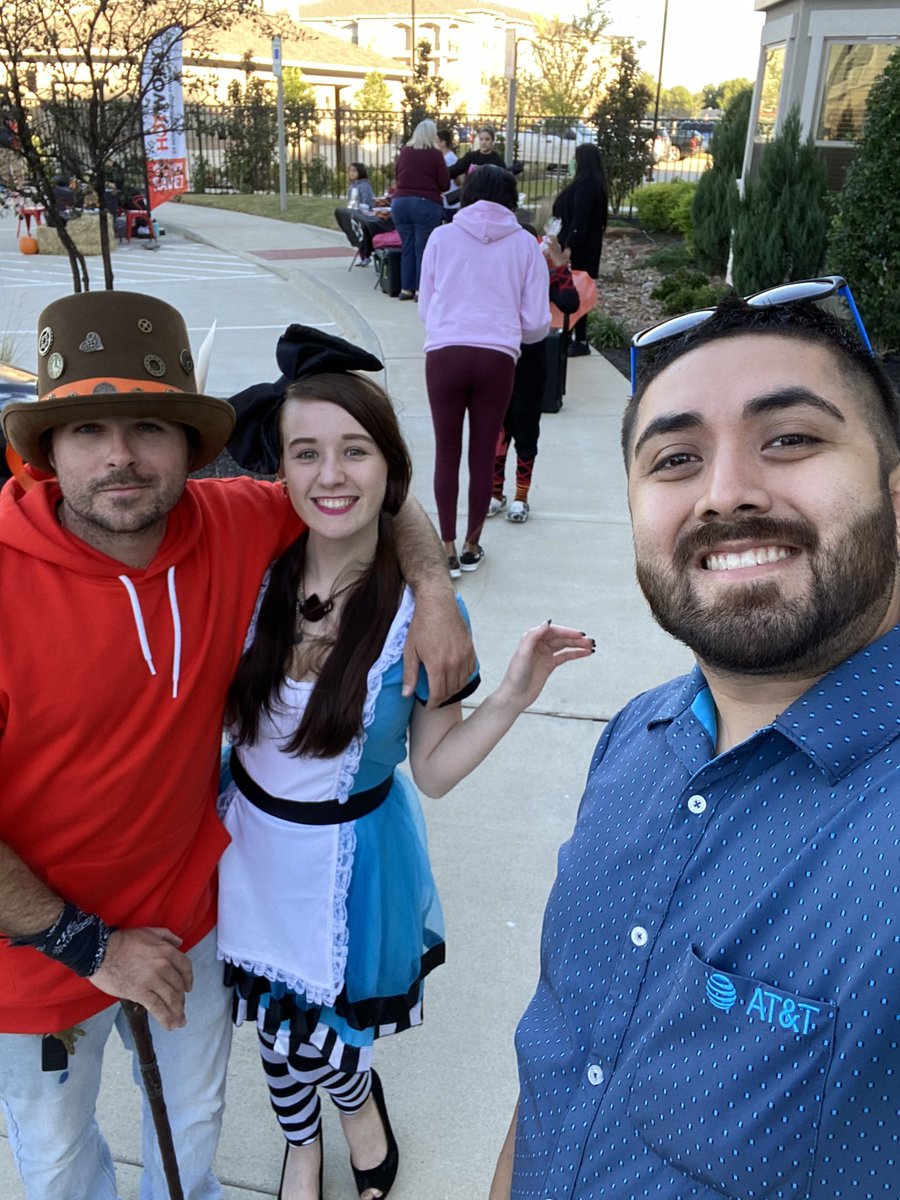 JoelSTX's tweet photo. Growing Fiber at our local event! With Angel, Alice and the Mad Hatter!!

#CopperwoodStreetTeam 

#LifeatATT #ATTFiber #FiberUp #STXSpeaks #WeareSTX @Ahmad_Al02 @ATT_AdrianHTX @Edith_Acevedo06 @gowestregion https://t.co/AjXPgarlwh