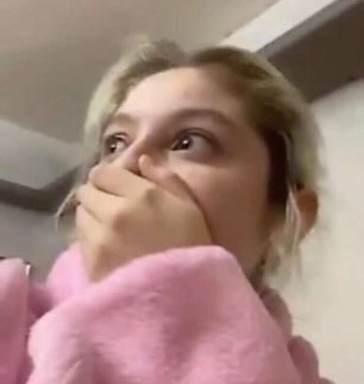 daphypj18's tweet photo. Karol diciendo: “tiktokers que se creen artistas“ 
Yo tipo: https://t.co/10U0sPJg3d
