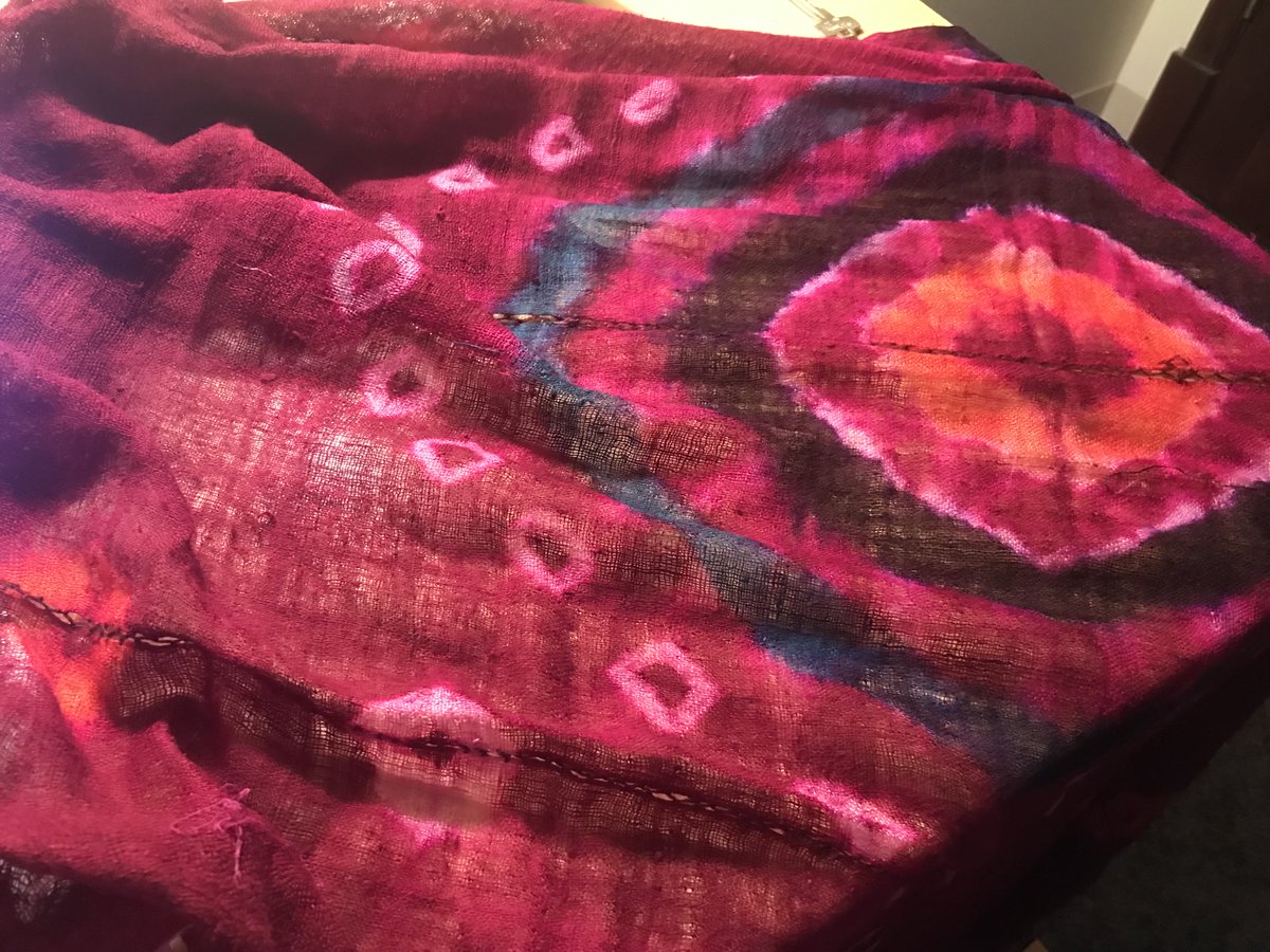 RoxanaBahar1's tweet image. This traditional scarf from Badakhshan, Afghanistan is a gift from Mariam Koofi, former MP from Badakhshan. She said it is something that brides from Badakhshan wear. #DoNotTouchMyClothes
