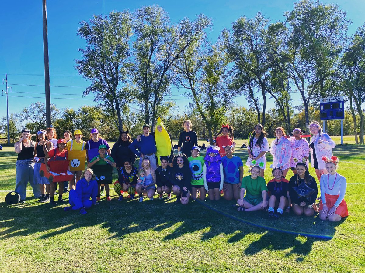 CCCWSoccer's tweet photo. Annual Halloween Costume Training & Games!
#halloween #costumes #trainingandgames #thisyearwasfun #fire #boujie #coachesheartwasfull #wheresthesameffortintheclassroom https://t.co/BnUqPzwAFk