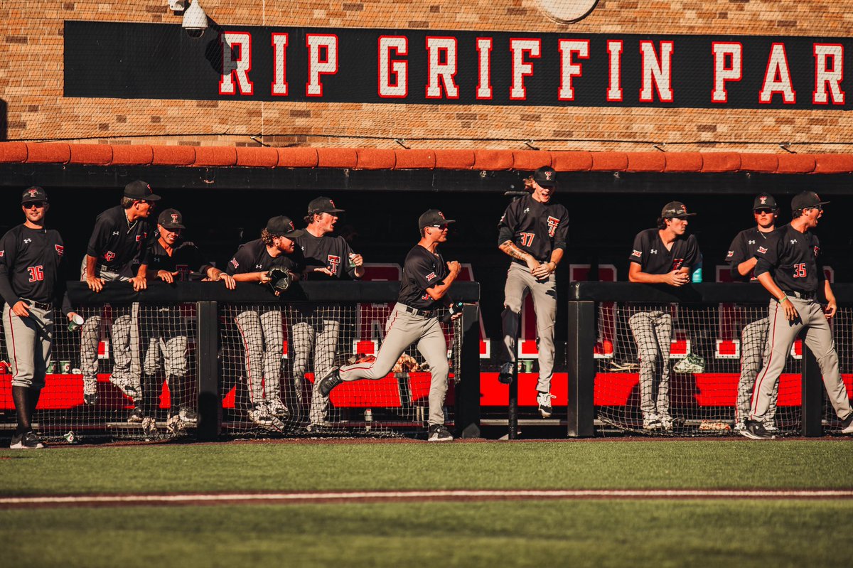 TTU_Baseball's tweet photo. 🔴 𝗪𝗔𝗟𝗞 𝗢𝗙𝗙 𝗕𝗢𝗠𝗕 🔴

@colestilwell hits a 2-run HR to walk it off and seal game 1 for the red team, 7-5

Game 2 is set for 1pm, Sunday. #WreckEm https://t.co/8QGm47aUFz