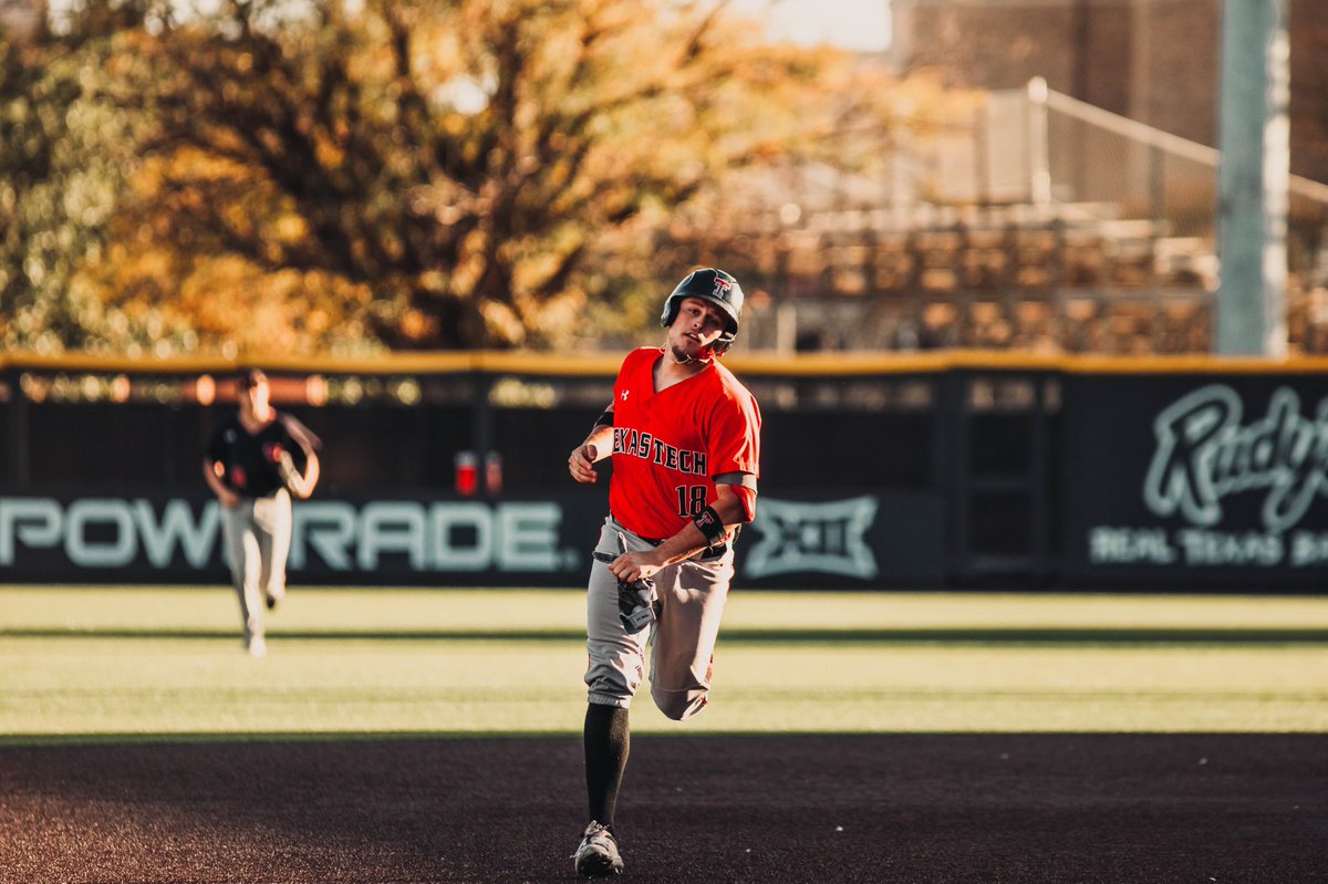 TTU_Baseball's tweet photo. 🔴 𝗪𝗔𝗟𝗞 𝗢𝗙𝗙 𝗕𝗢𝗠𝗕 🔴

@colestilwell hits a 2-run HR to walk it off and seal game 1 for the red team, 7-5

Game 2 is set for 1pm, Sunday. #WreckEm https://t.co/8QGm47aUFz