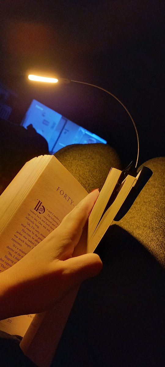 smbslt's tweet image. The wee amber #booklight is actually really easy on the eyes  3 #lightsetting on it and all quite soft, tensionnheadaches so this has been quite useful.  Another from Vine.  #readinglights #Amazon #bookaccessoires xxx