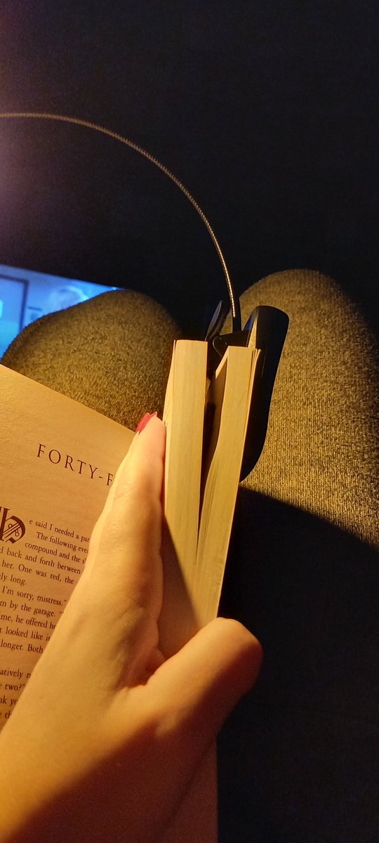 smbslt's tweet image. The wee amber #booklight is actually really easy on the eyes  3 #lightsetting on it and all quite soft, tensionnheadaches so this has been quite useful.  Another from Vine.  #readinglights #Amazon #bookaccessoires xxx