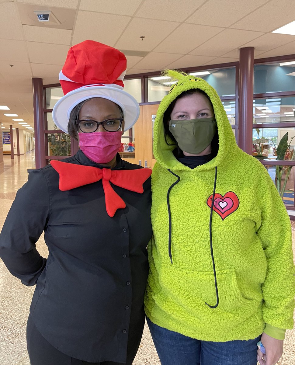 RobinMo47846093's tweet photo. Book Character Day at @EllisSoars! @WoodsDrT13 https://t.co/M3v6smF4Lw