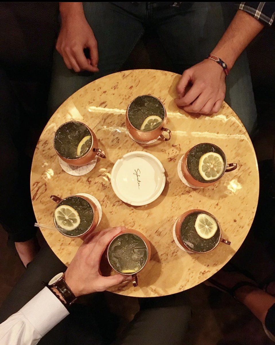 PCoria's tweet photo. Β‘Merezco mΓ‘s amΓstes, pero por hoy con esto me conformo! π€© #MoscowMule πΈ #FireInDaHouse #Sylvestre #LasAmistades #YAsΓYAsΓ ππ» https://t.co/hSpti4JfGx