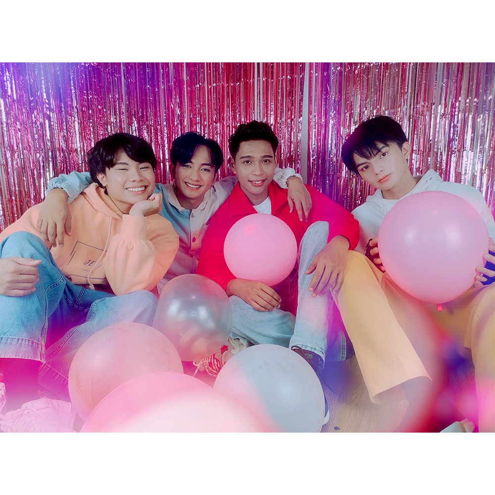 slsent_official's tweet photo. Happy 365 Days Sweet Label Band ❤️💙🖤💛
Let's celebrate together pre-save now:
https://t.co/s4wdWe4uN3
ang magpre-save ay bibigyan namin ng shanghai. 😄
.
BEE•DEY [Concept Photo]
#달콤한라벨 #PJ #RV #MY #MIGS
🎧 2021.10.30 SAT 6PM (PHT)
#SWEETLABEL #beedey 
#OPM #PPopGeneration https://t.co/JZd65NH1m6