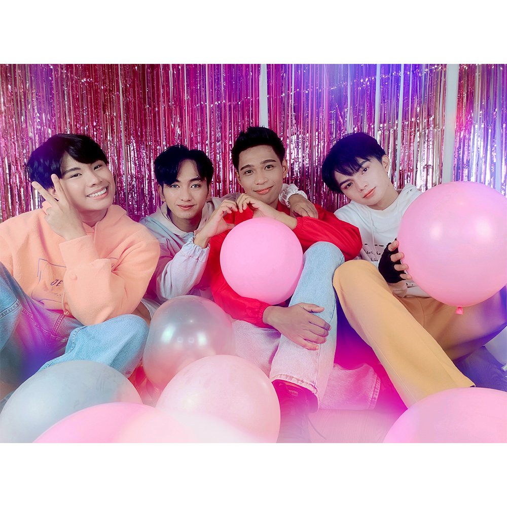 slsent_official's tweet photo. Happy 365 Days Sweet Label Band ❤️💙🖤💛
Let's celebrate together pre-save now:
https://t.co/s4wdWe4uN3
ang magpre-save ay bibigyan namin ng shanghai. 😄
.
BEE•DEY [Concept Photo]
#달콤한라벨 #PJ #RV #MY #MIGS
🎧 2021.10.30 SAT 6PM (PHT)
#SWEETLABEL #beedey 
#OPM #PPopGeneration https://t.co/JZd65NH1m6