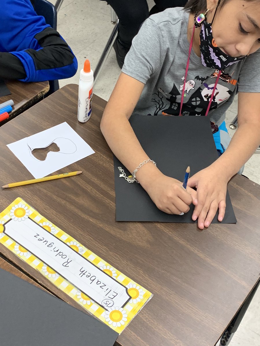 The  <a href="/NISDVillarreal_/">Villarreal ES</a>  3rd grade team making cross curricular connections for Halloween 🎃 #BetterTogether