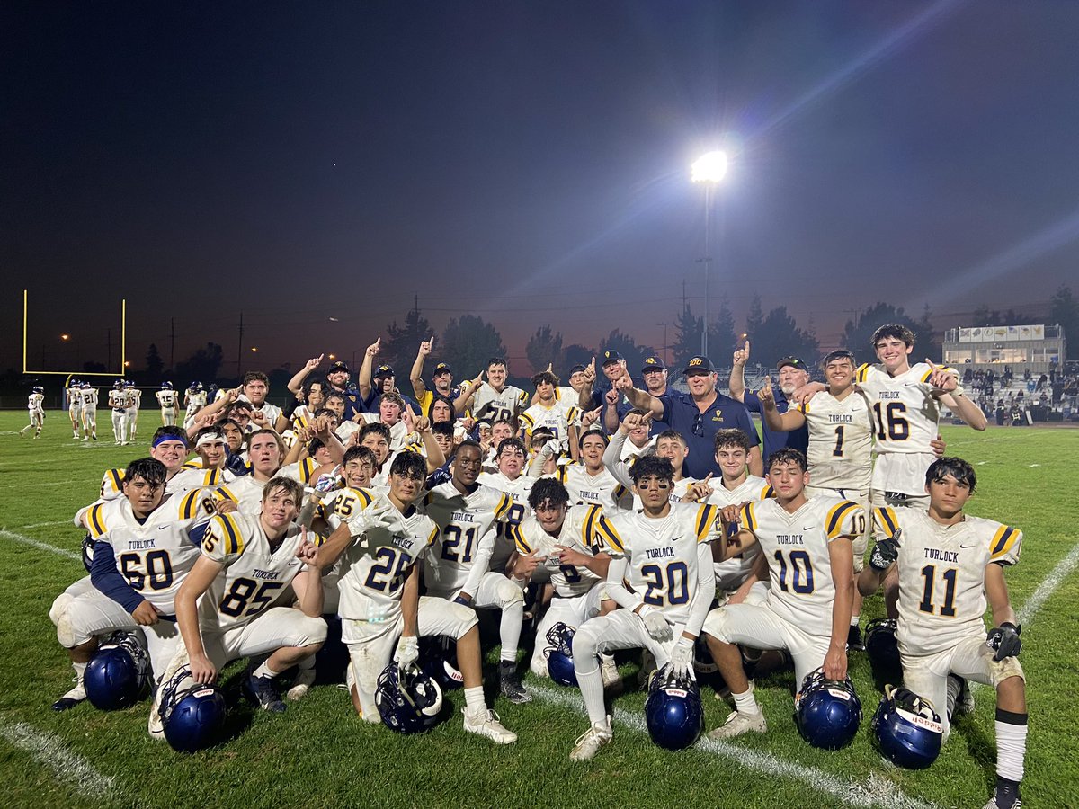 Congratulations to our JV boys on finishing their season with a 37-7 win at Gregori tonight! The team finished undefeated in league and claimed the CCAL title! #GoDogs
Tune in for varsity in about 10 minutes!