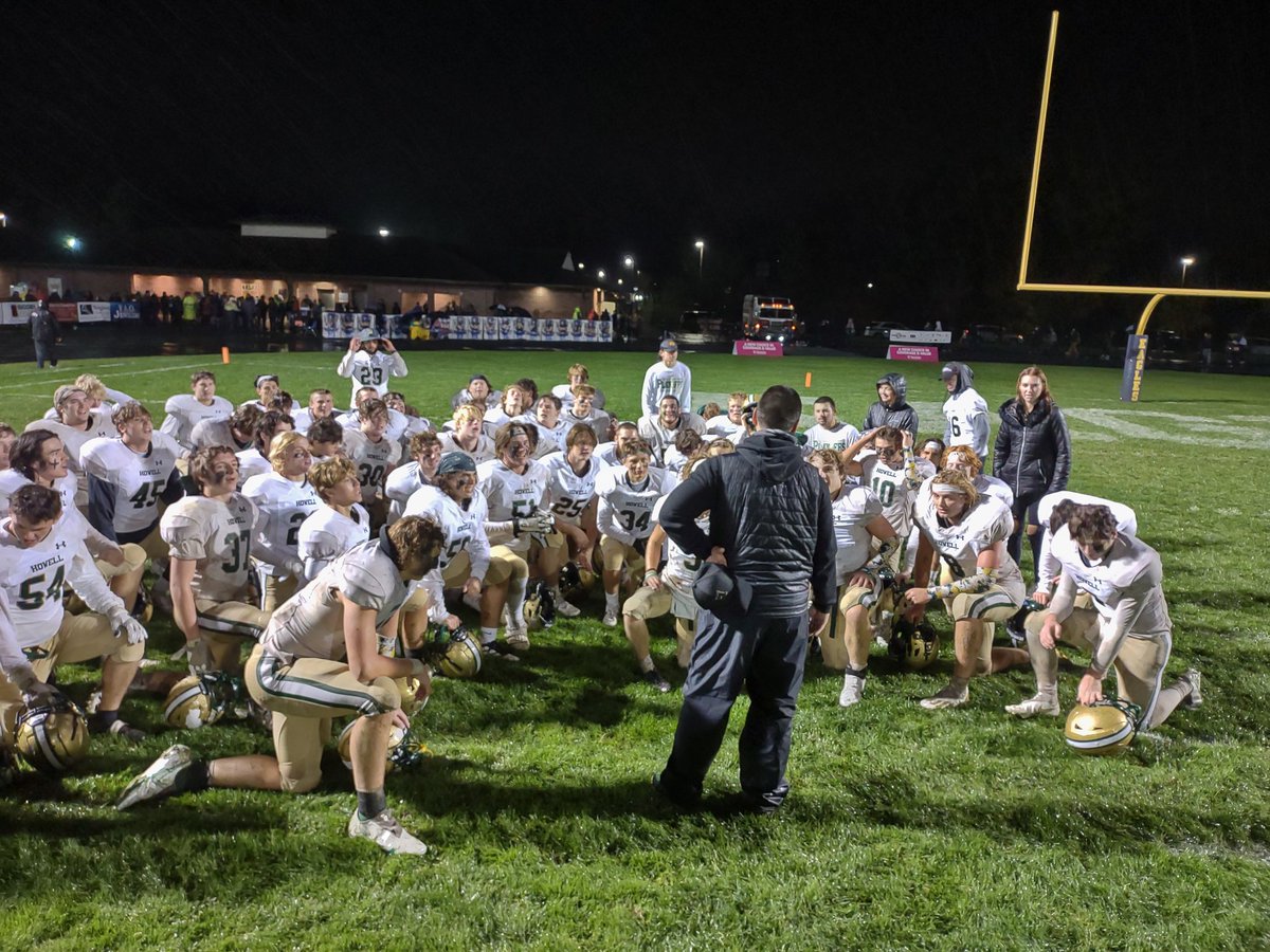 HowellAthletics's tweet photo. HOWELL WINS!
HOWELL WINS!
HOWELL WINS!
35-28  3 OT https://t.co/q1CvZicqRJ