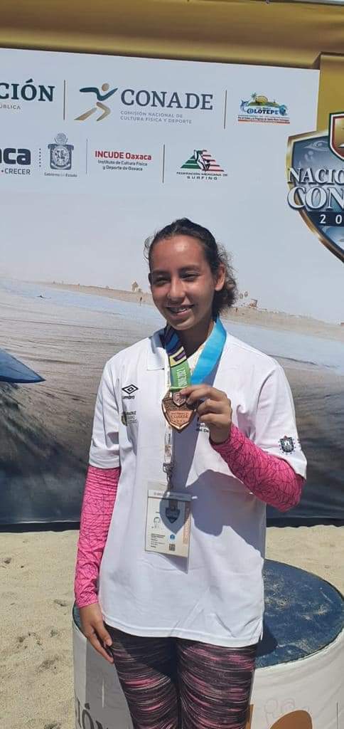 ivdgob's tweet photo. ‼️ BRONCE EN SURF ‼️

👉 🏄 Felicitamos a la veracruzana Regina Minerva Pérez Hernández por obtener la medalla de bronce 🥉en la prueba de Sprint 200 metros de los Juegos Nacionales #CONADE2021 en la disciplina del #Surfing. https://t.co/G5CXRPEqPi