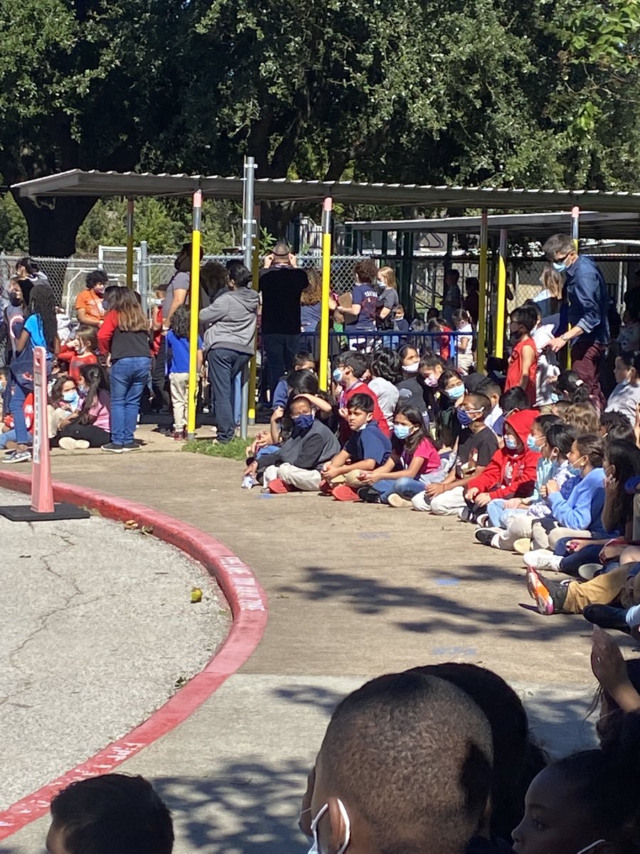 Ms. Rodarte tweet media