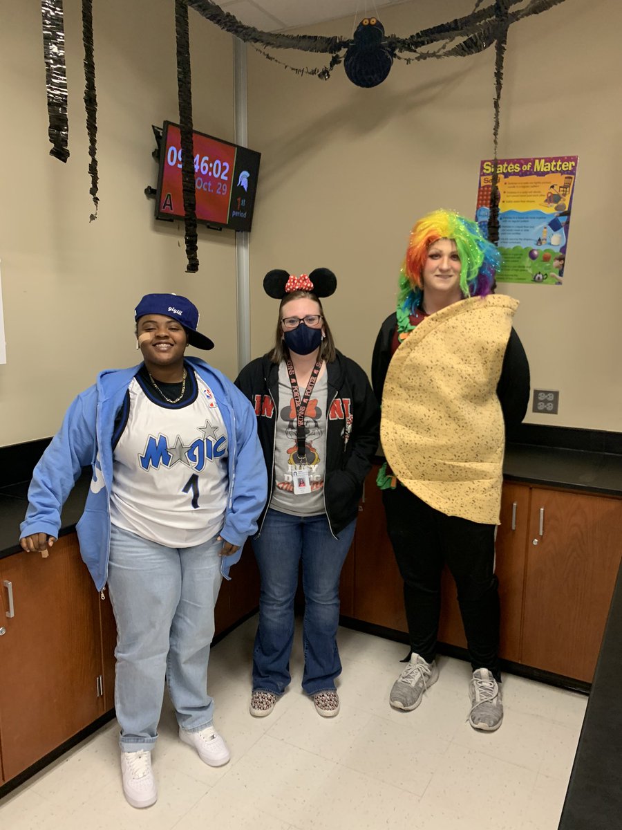 Mrs_Potter2's tweet photo. What a fun dress up day!! #RedRibbonWeek2021 #spartanslearn #SayNoToDrugs #characterday https://t.co/LA111U7QAJ