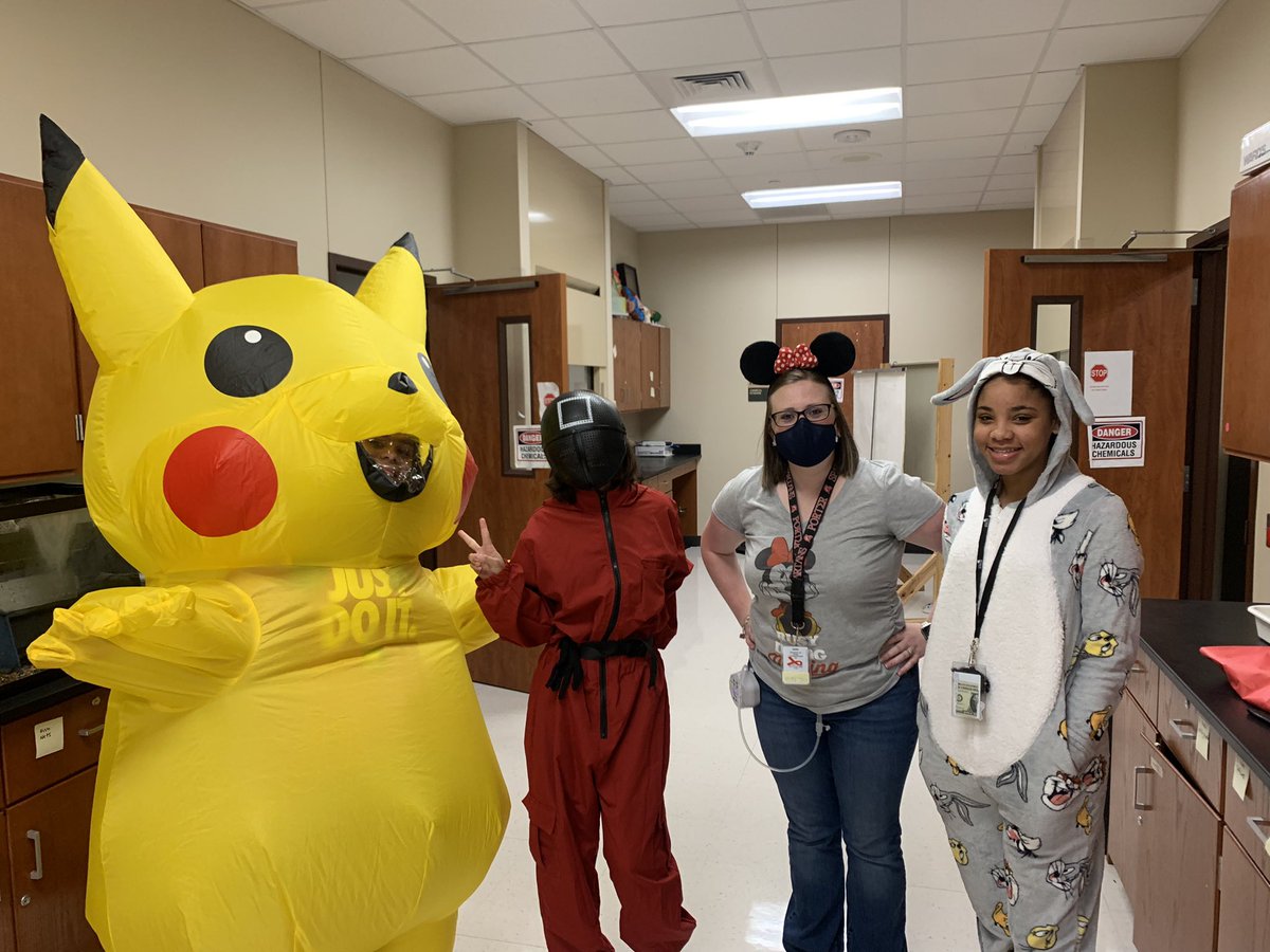 Mrs_Potter2's tweet photo. What a fun dress up day!! #RedRibbonWeek2021 #spartanslearn #SayNoToDrugs #characterday https://t.co/LA111U7QAJ