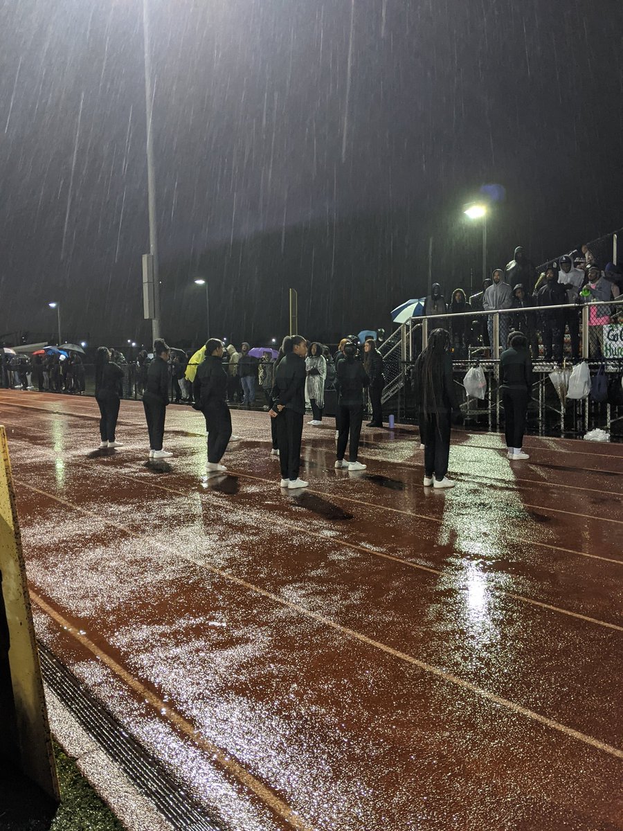 mschoechemistry's tweet photo. @AARiverRatFB fought tough tonight 💚💛 https://t.co/2GoT0n8nQa