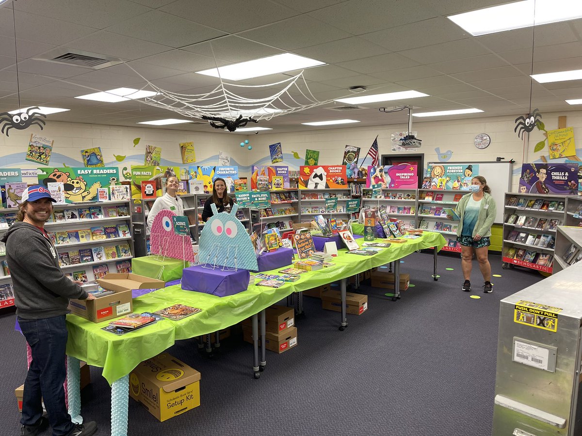 mbesmc's tweet photo. Our volunteers are especially awesome! #readlikeaneagle #volunteershavebighearts https://t.co/XhhKb9NhaH