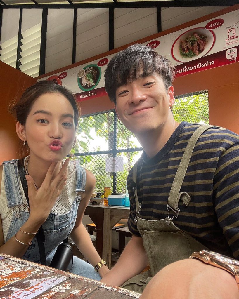 bee_wit's tweet photo. ไปค่ะ อาหารของอาเล็ก รายการอาหารที่ทรมานน่องของคุณจนข้ามวัน เอ้ะ! ยังไง บางกระเจ้ากับไอต้าวโบว์ว์ว์ มาเเย้ว ยูทูปเลยเเม่ ลุย! อร่อยจริง @arhaankongalek 😂💗 #รายการอาหารของอาเล็ก https://t.co/HXHueG5GJG
