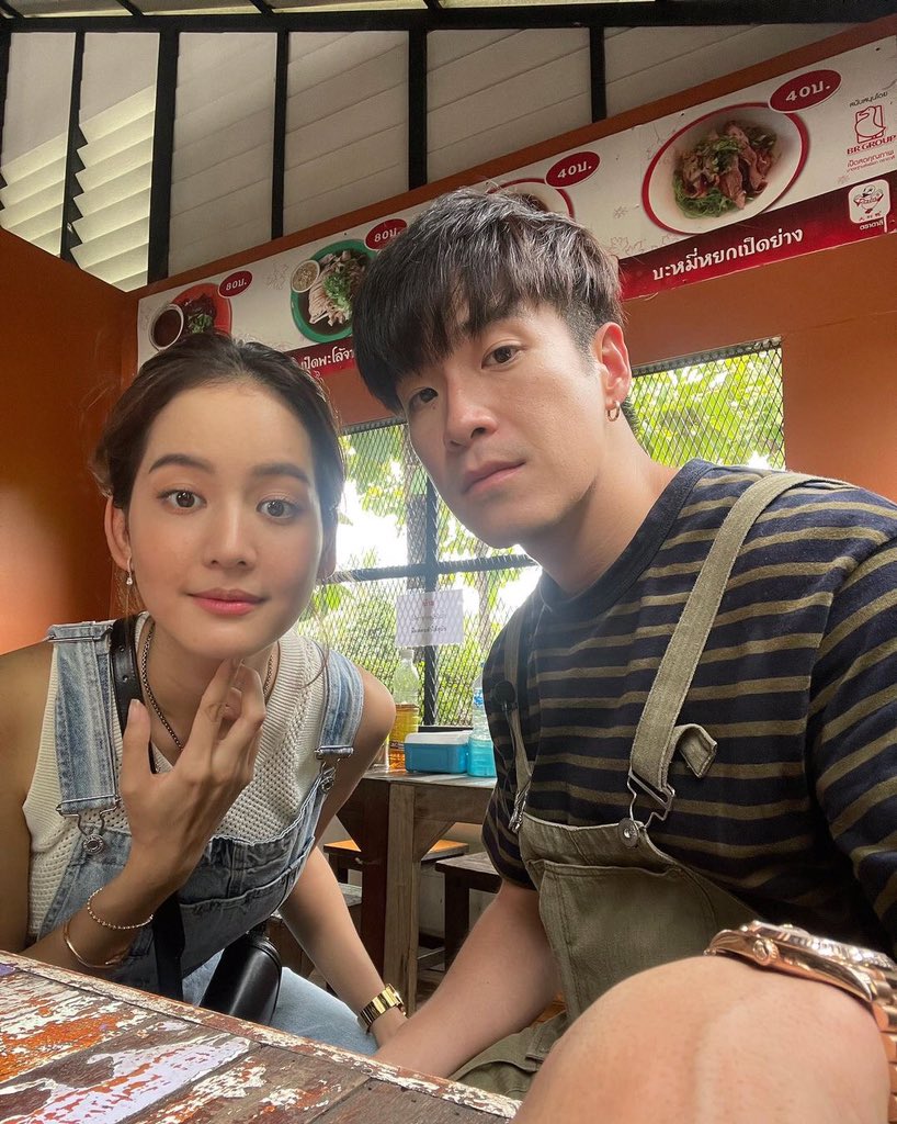 bee_wit's tweet photo. ไปค่ะ อาหารของอาเล็ก รายการอาหารที่ทรมานน่องของคุณจนข้ามวัน เอ้ะ! ยังไง บางกระเจ้ากับไอต้าวโบว์ว์ว์ มาเเย้ว ยูทูปเลยเเม่ ลุย! อร่อยจริง @arhaankongalek 😂💗 #รายการอาหารของอาเล็ก https://t.co/HXHueG5GJG