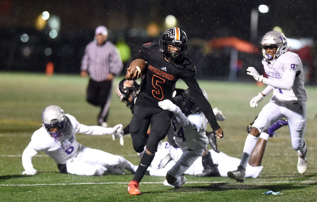 HoCoTimesSports's tweet photo. In the pouring rain Friday, @OaklandMills_FB closed the regular season with one of its most dominating all-around efforts this fall in a 22-0 victory over Long Reach. The win is the third straight shutout for the Scorpions. See STORY & PHOTOS: https://t.co/yZa27AQQOx https://t.co/v2rnQ0TA58