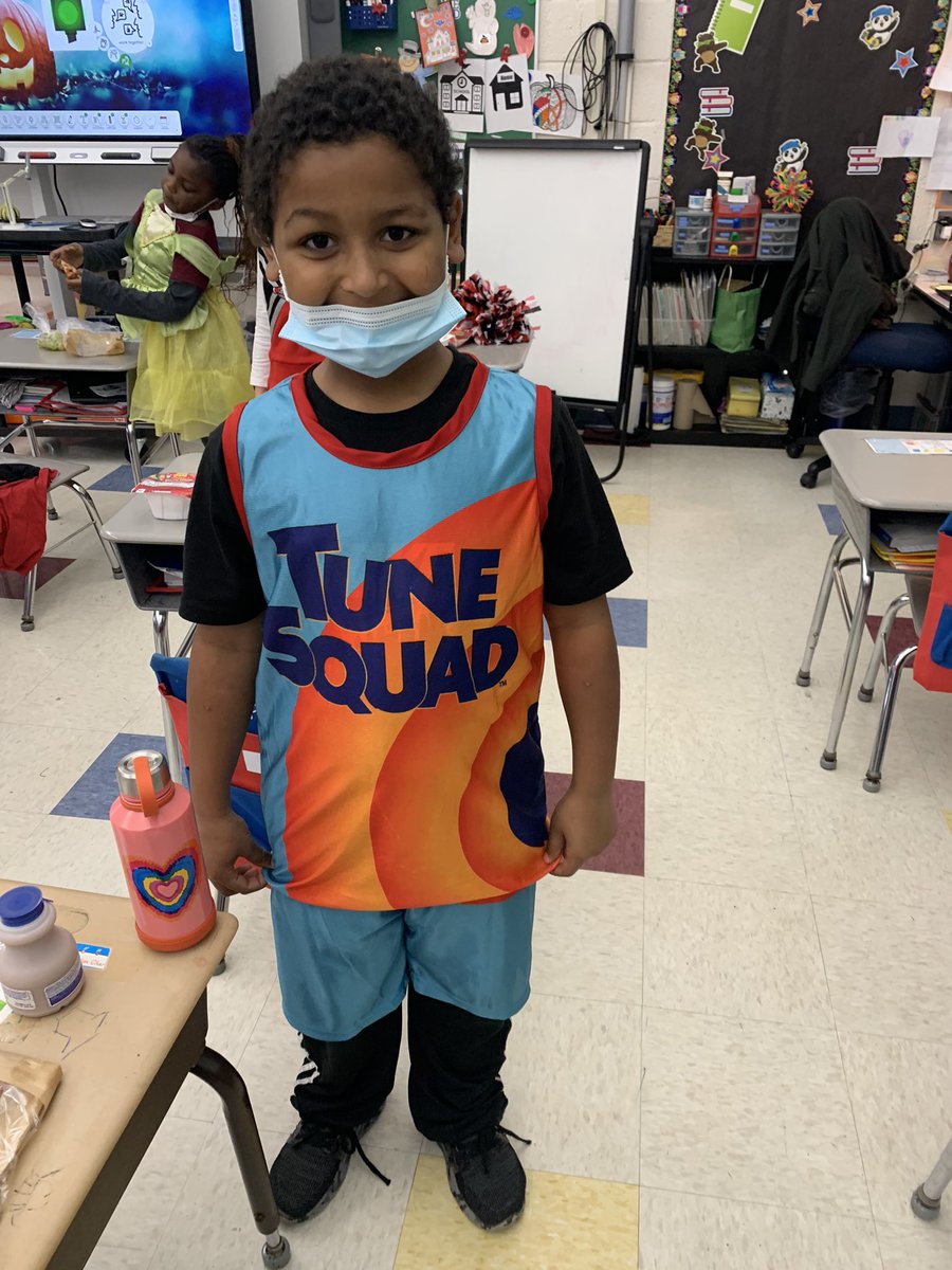 KiseCrew's tweet photo. Super fun character day! 🥸🎃 #cddolphins https://t.co/NTvVyKP3qD