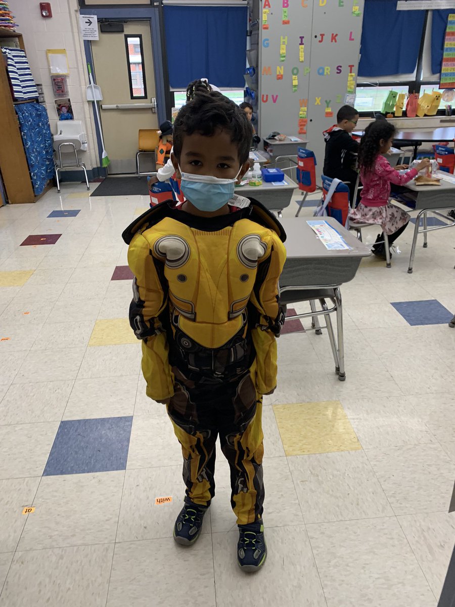 KiseCrew's tweet photo. Super fun character day! 🥸🎃 #cddolphins https://t.co/NTvVyKP3qD