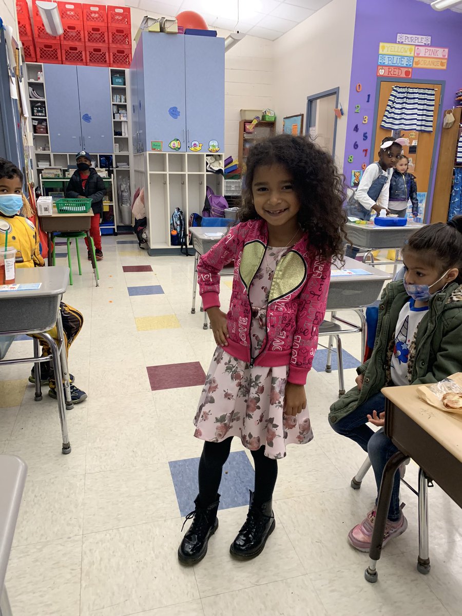 KiseCrew's tweet photo. Super fun character day! 🥸🎃 #cddolphins https://t.co/NTvVyKP3qD