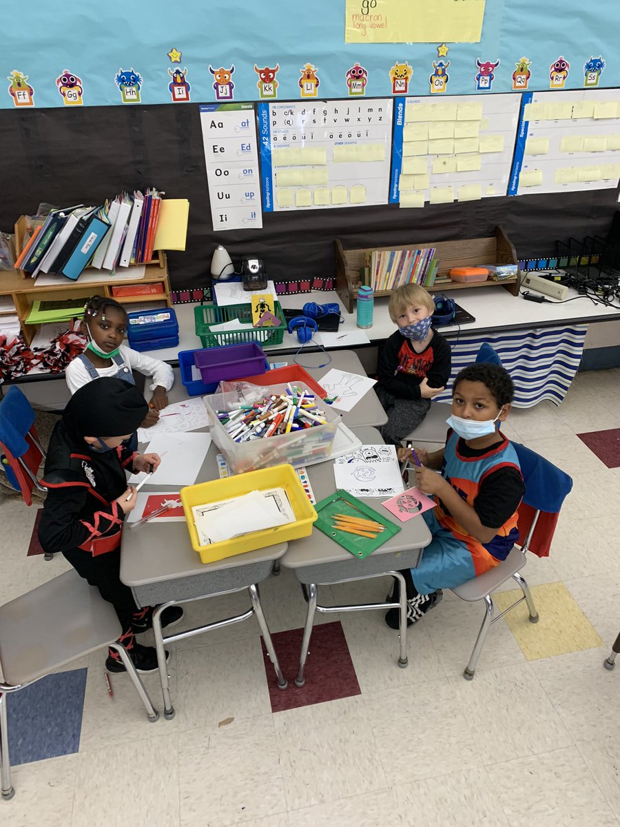 KiseCrew's tweet photo. Super fun character day! #centers 🥸🎃 #cddolphins https://t.co/r0ecMhz5Cm