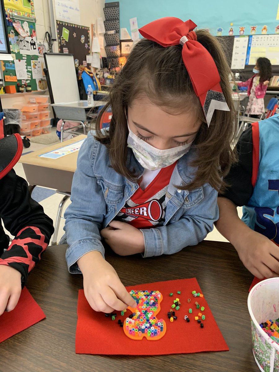 KiseCrew's tweet photo. Super fun character day! #centers 🥸🎃 #cddolphins https://t.co/xtnEq7Kehw