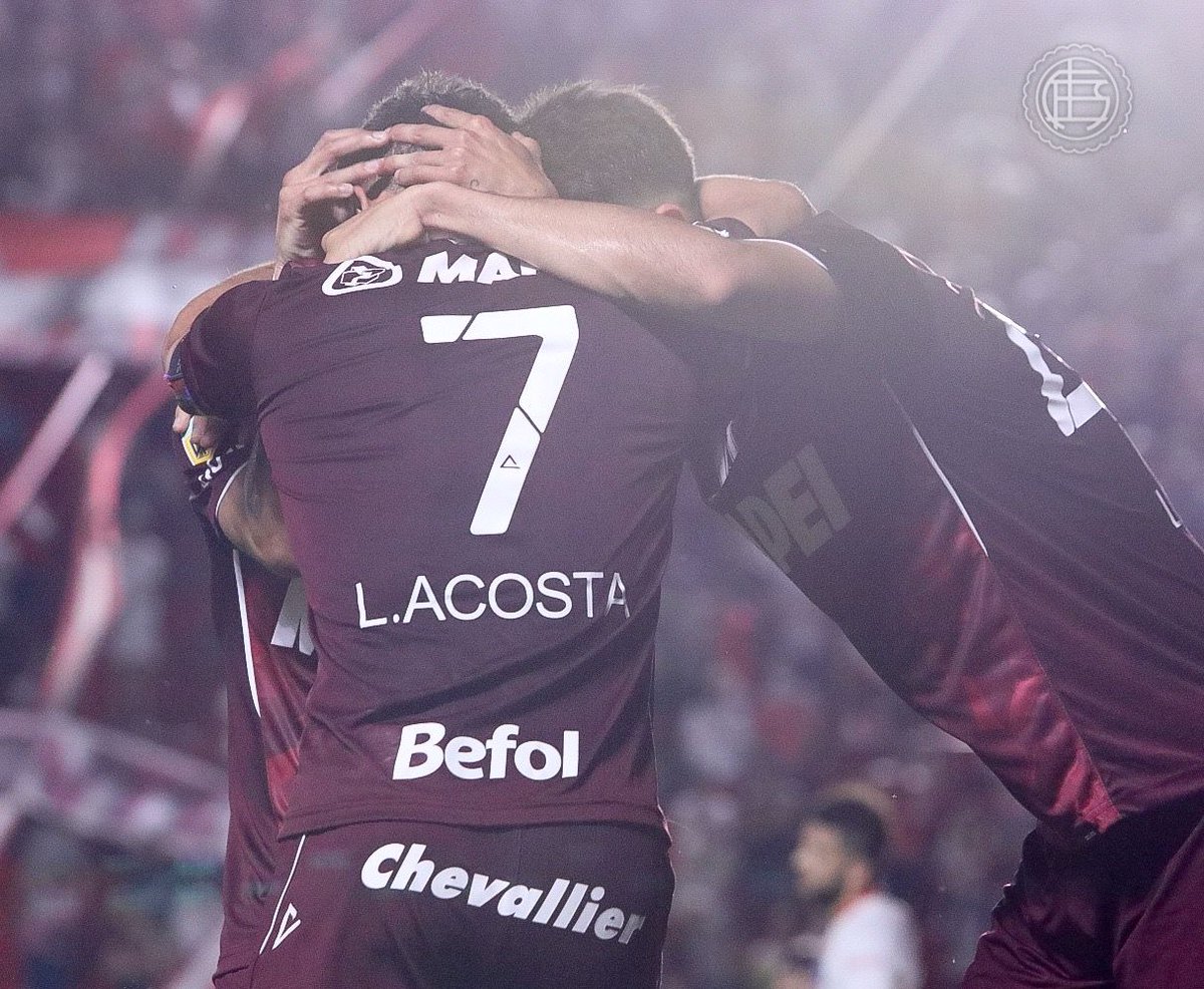 Lupa_Deportiva's tweet photo. 📌 VICTORIA GRANATE

▶️ Por la fecha 19 de la #LigaProfesional, #Argentinos perdió en su casa frente a #Lanus por 0-1.

⚽#Acosta (L)
🚑#Braghieri (L)

✅ Lanus se posiciona como segundo con 34pts.

❌ El Bicho suma su séptima caída en la liga y está en la posición 14. https://t.co/K5Zoy9I41w