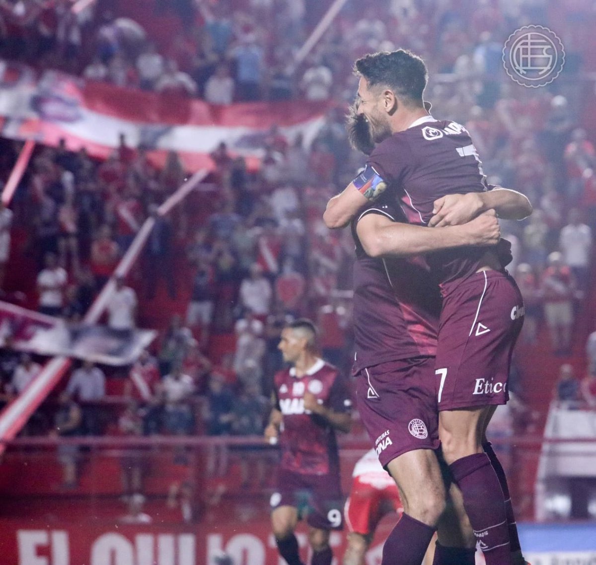 Lupa_Deportiva's tweet photo. 📌 VICTORIA GRANATE

▶️ Por la fecha 19 de la #LigaProfesional, #Argentinos perdió en su casa frente a #Lanus por 0-1.

⚽#Acosta (L)
🚑#Braghieri (L)

✅ Lanus se posiciona como segundo con 34pts.

❌ El Bicho suma su séptima caída en la liga y está en la posición 14. https://t.co/K5Zoy9I41w