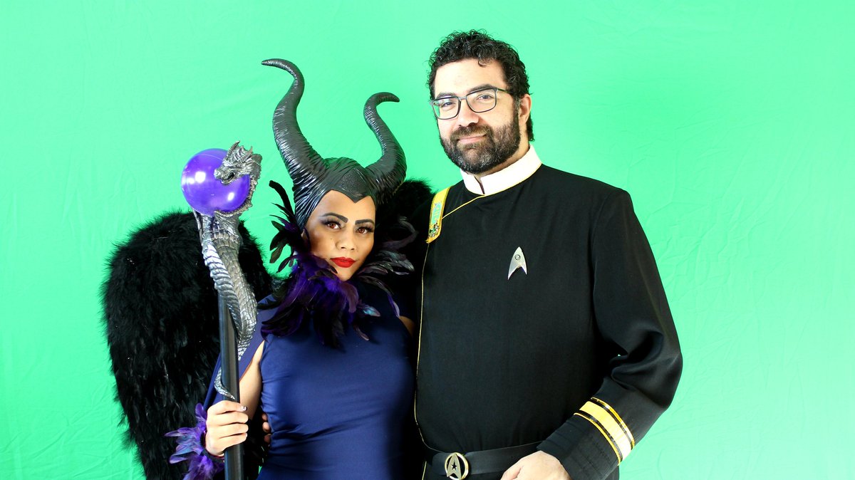 MargaretKrohn's tweet photo. 😱🖤 @StevenJSharif and I's costumes from the @AshesofCreation live scream today!

How did we do? Also, send us your best photoshops! #IntrepidLife https://t.co/rrI2UpXxKq